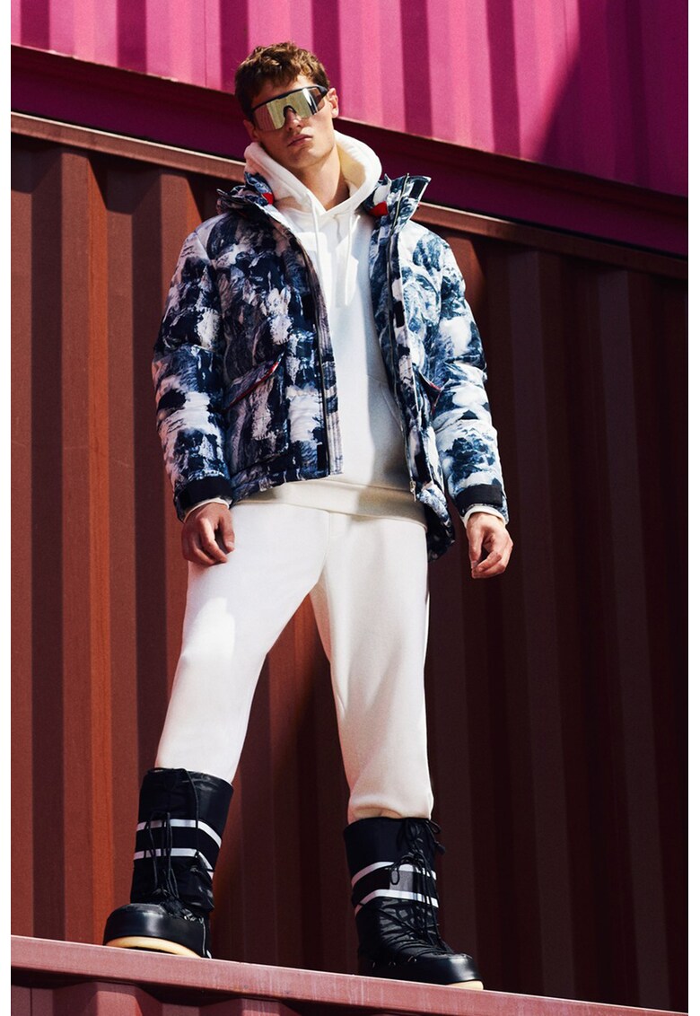 Pantaloni sport relaxed fit cu buzunar aplicat pe partea din spate