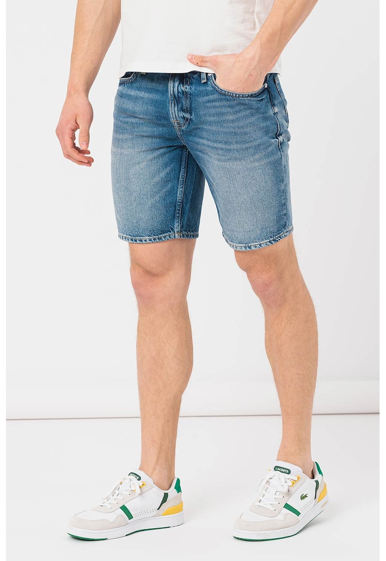 GUESS JEANS Дънков къс панталон по тялото – със захабен ефект за Мъже GUESS JEANS Дънков къс панталон по тялото – със захабен ефект за Мъже