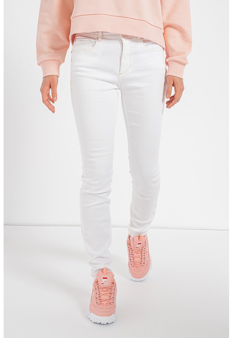 GUESS JEANS Вталени дънки със средна талия за Жени GUESS JEANS Вталени дънки със средна талия за Жени