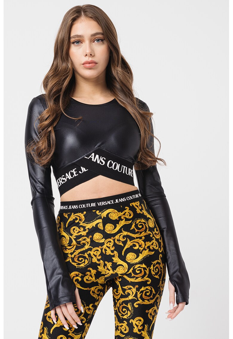 Bluza crop cu slit pentru degetul mare