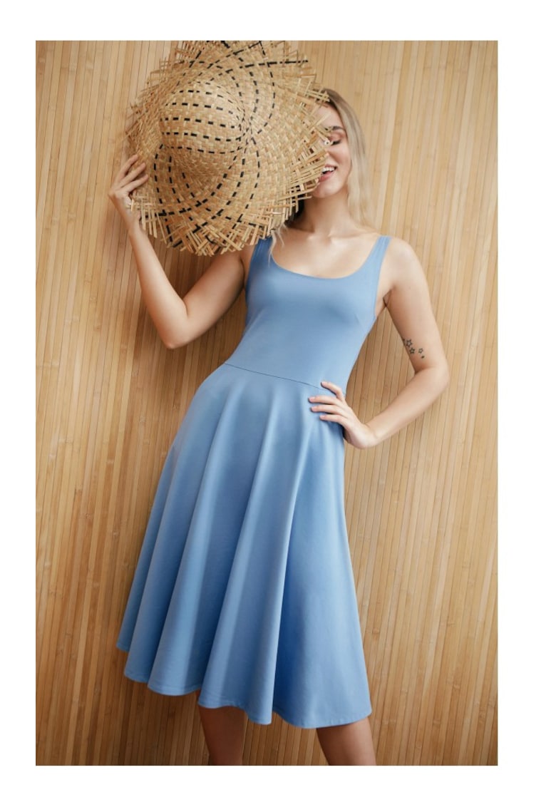 Rochie evazata cu bretele subtiri