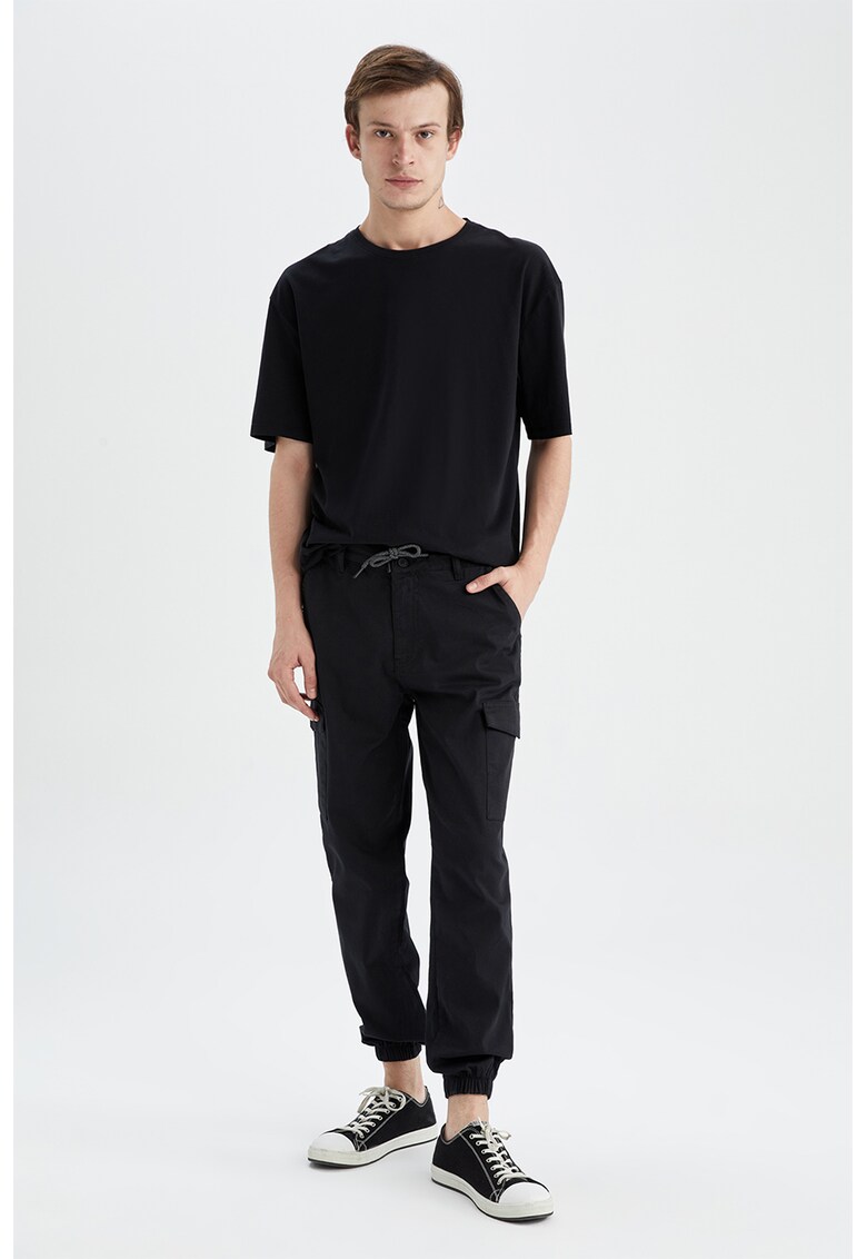 Pantaloni cargo conici
