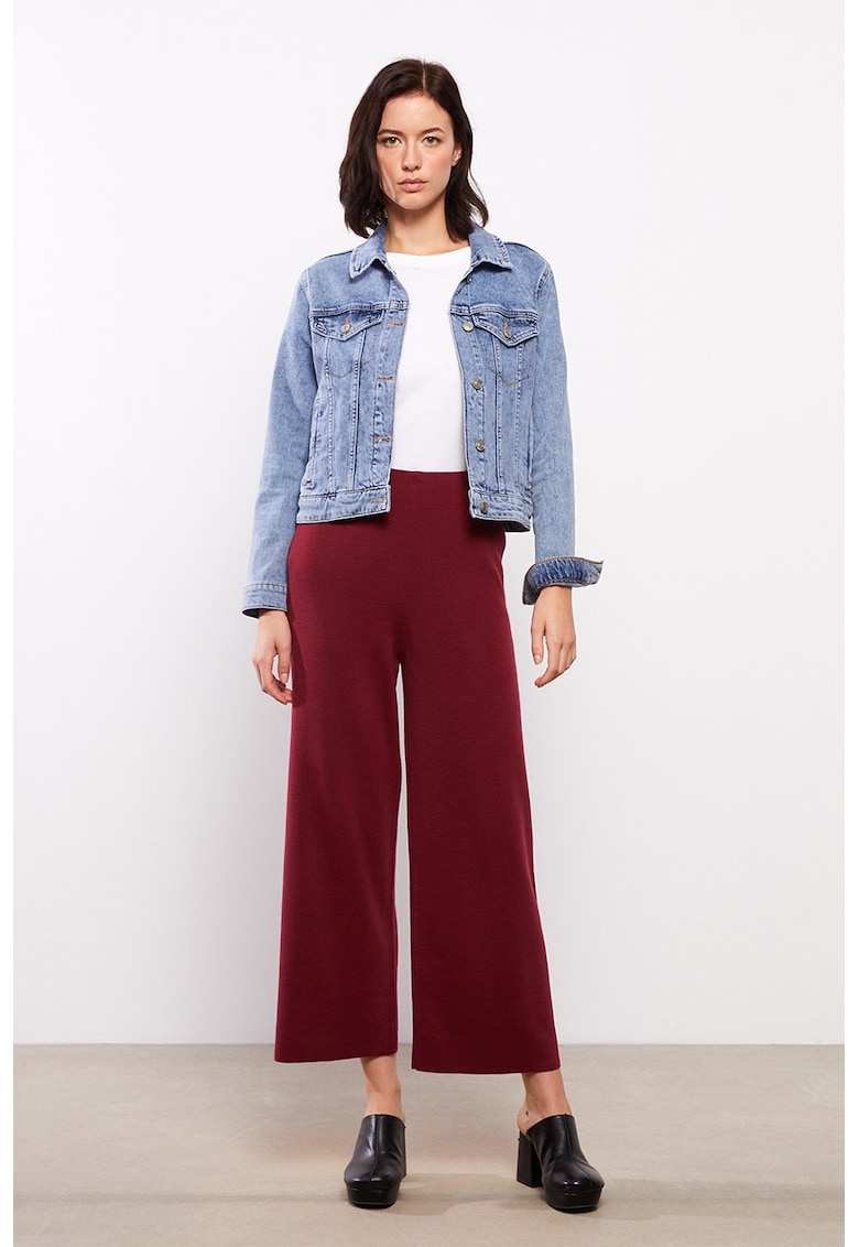 Pantaloni crop cu croiala ampla