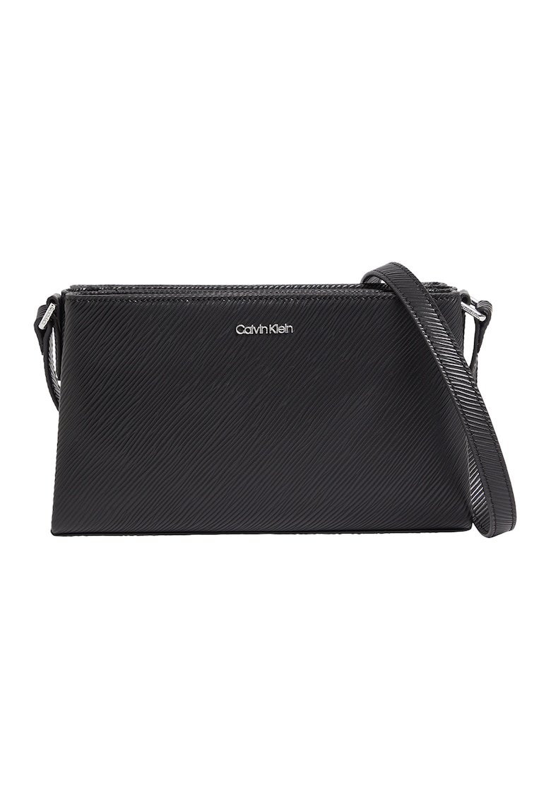 CALVIN KLEIN Чанта от еко кожа с метално лого за Жени CALVIN KLEIN Чанта от еко кожа с метално лого за Жени