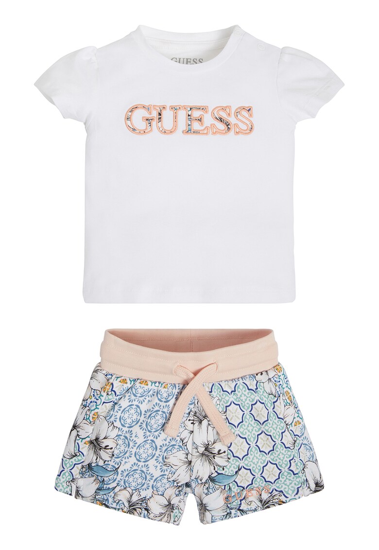 Set de tricou cu decolteu la baza gatului si pantaloni scurti cu imprimeu