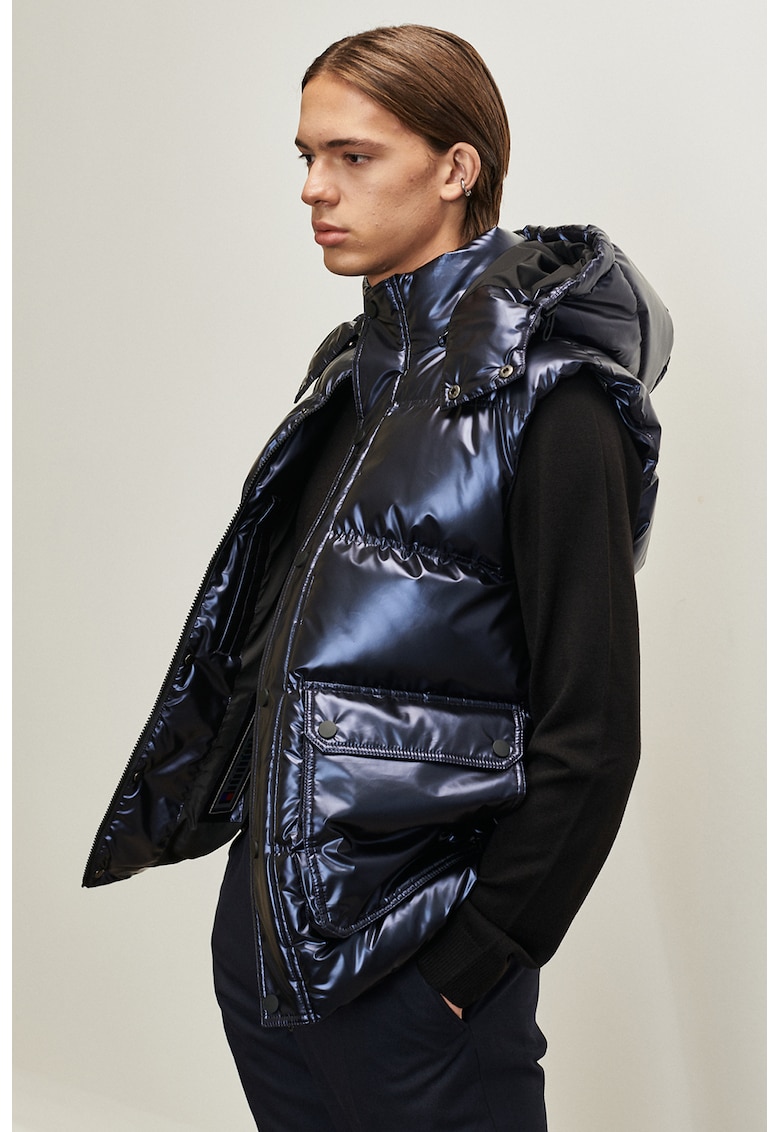 Vesta bufanta cu gluga si aspect matlasat