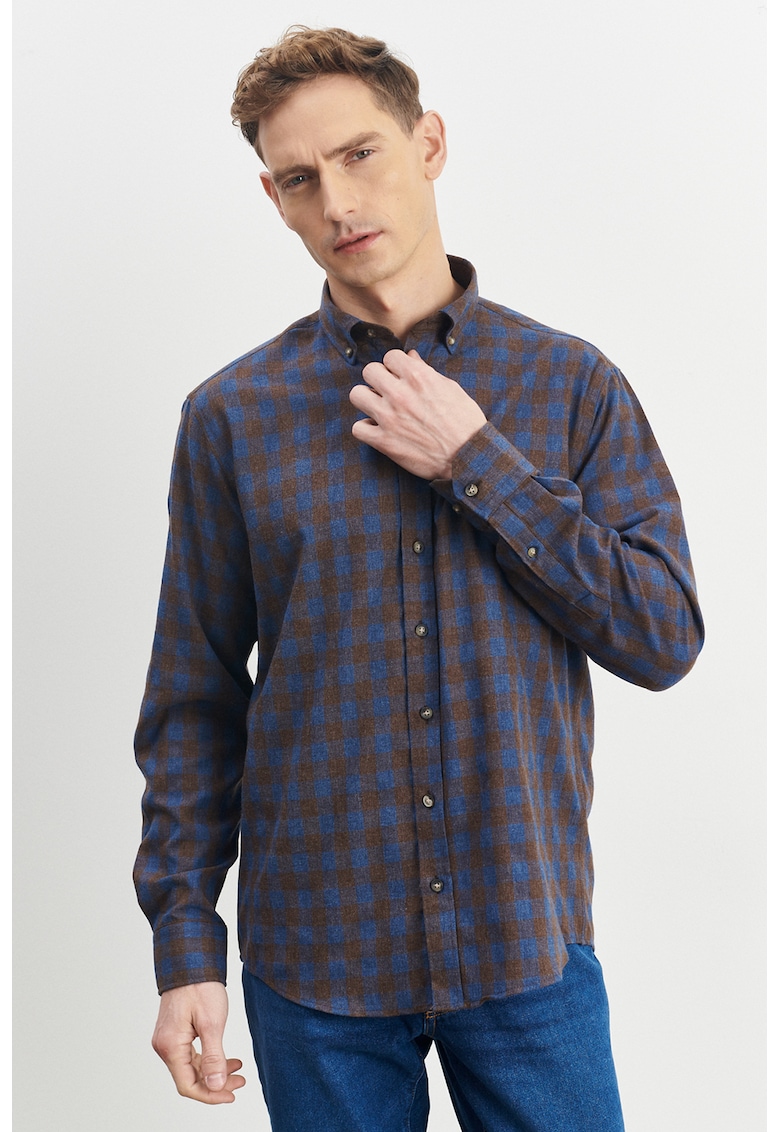 Camasa cu model in carouri si guler fixat cu nasturi