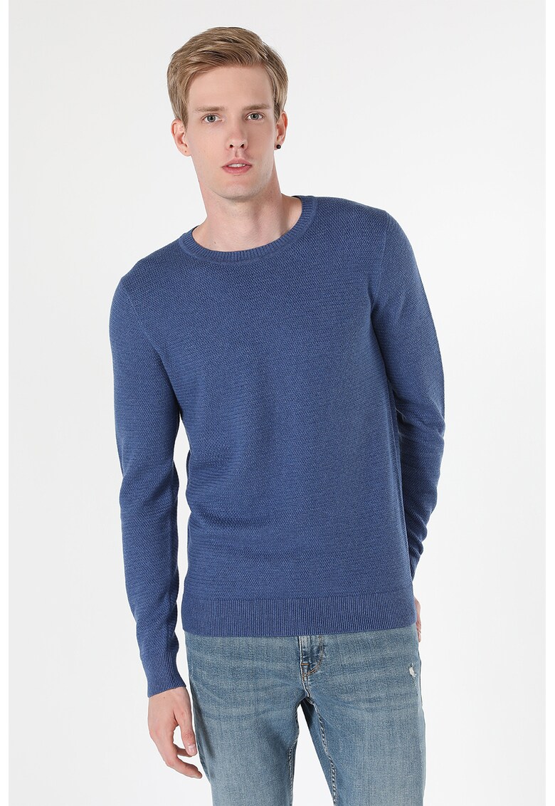 Pulover regular fit cu decolteu la baza gatului