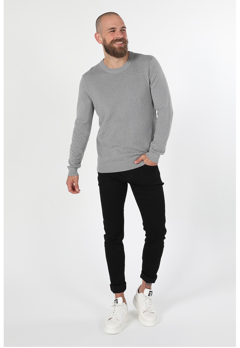 Pulover cu decolteu la baza gatului si aspect texturat