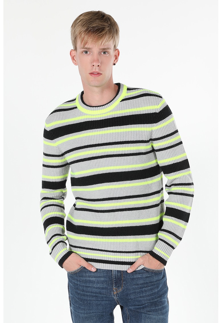 Pulover cu model in dungi