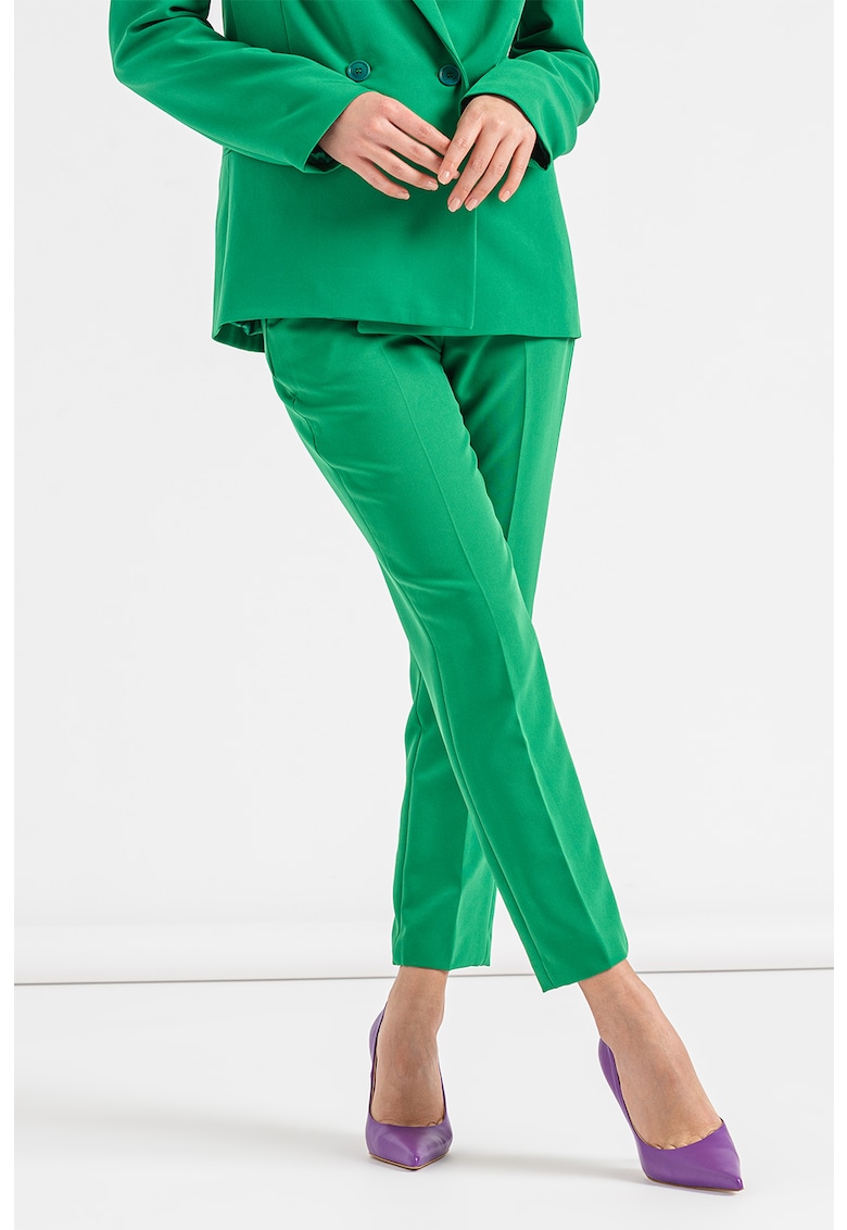 Pantaloni eleganti cu o curea