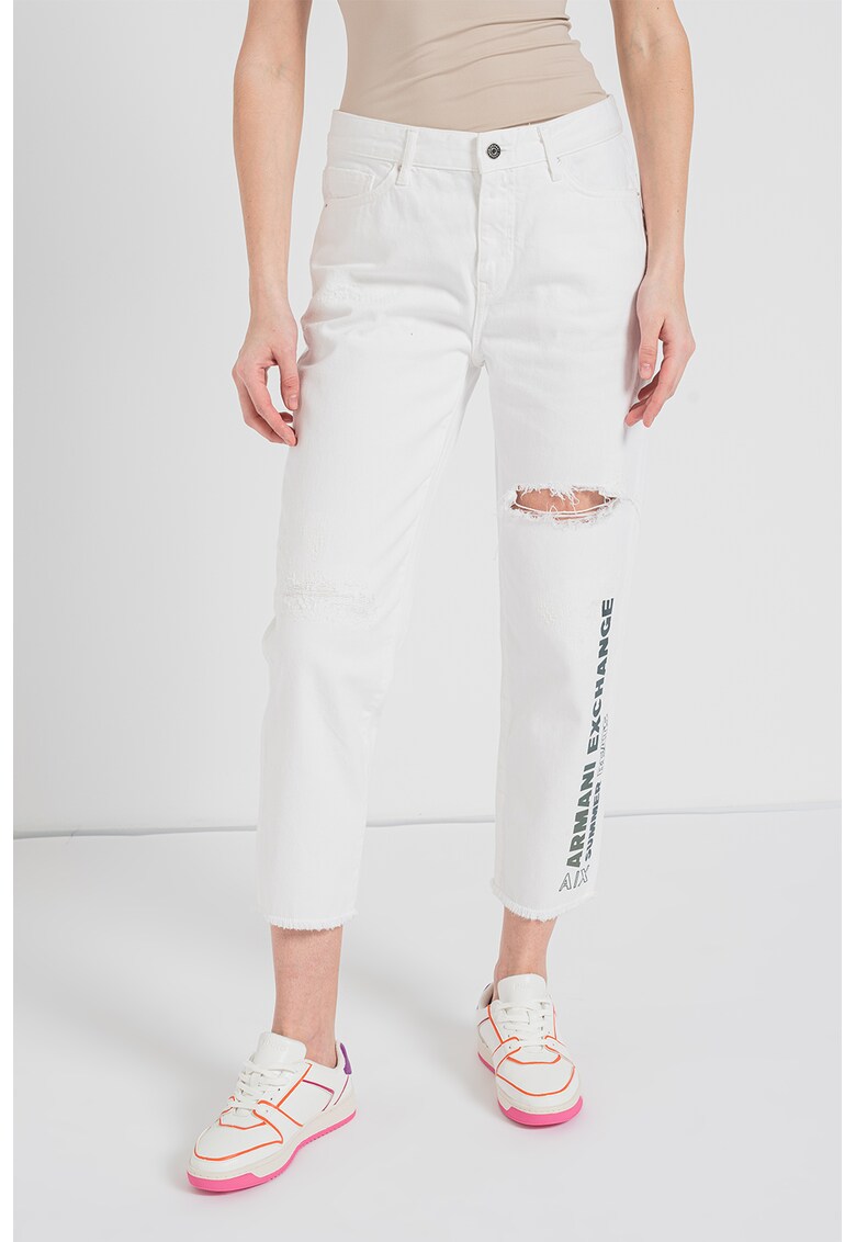 Blugi crop cu terminatie franjurata