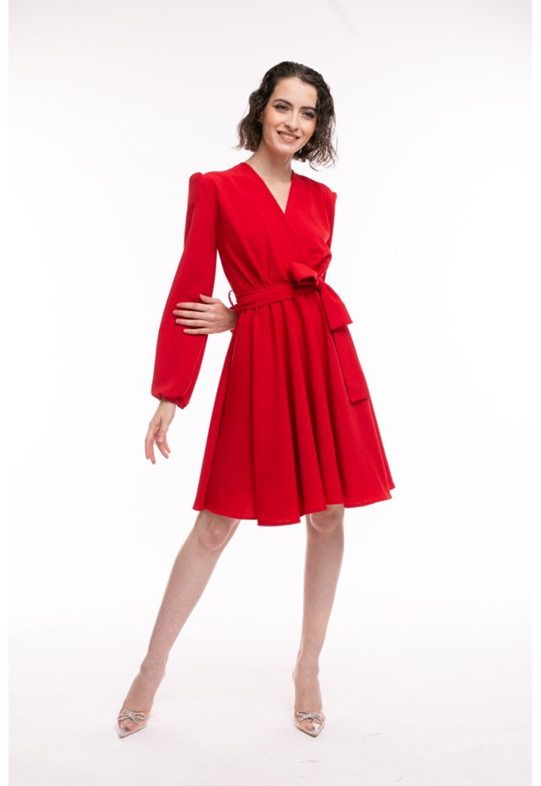 Rochie cu croiala petrecuta si decolteu cache-coeur