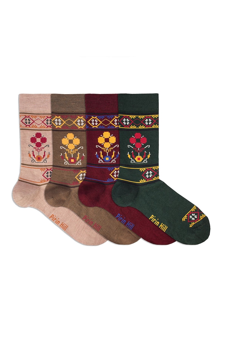 Cutie cu 4 perechi de sosete din Lana cu Motive Traditionale