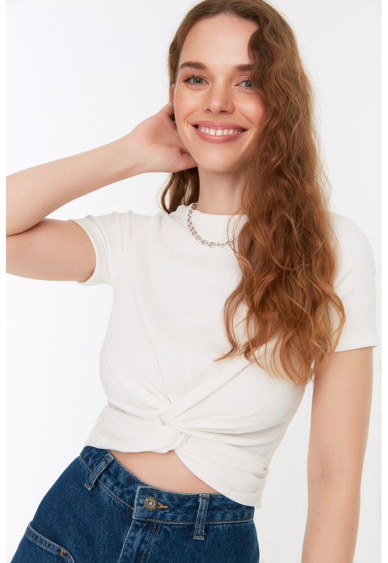 Tricou crop cu nod frontal