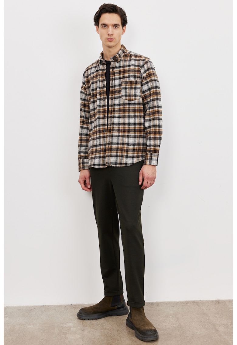 Camasa lejera cu buzunar aplicat pe piept