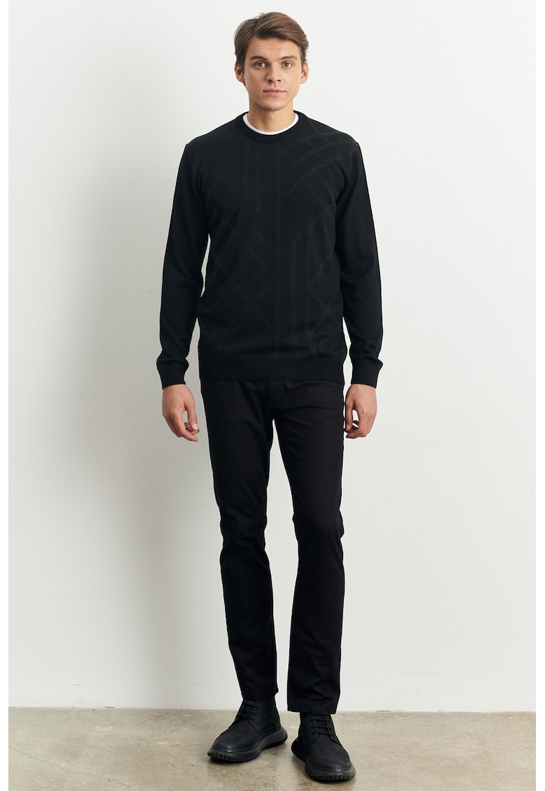 Pulover cu decolteu la baza gatului si dungi contrastante