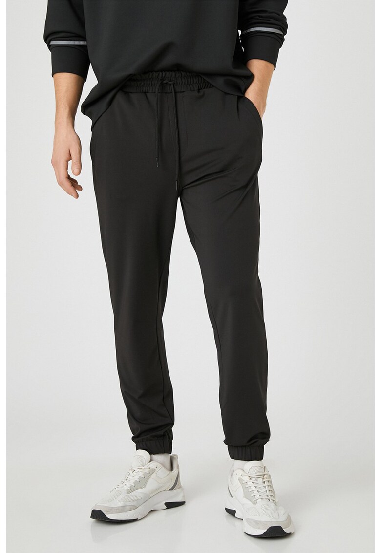 Pantaloni sport cu talie ajustabila