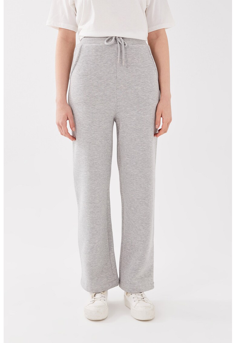 Pantaloni sport cu croiala ampla