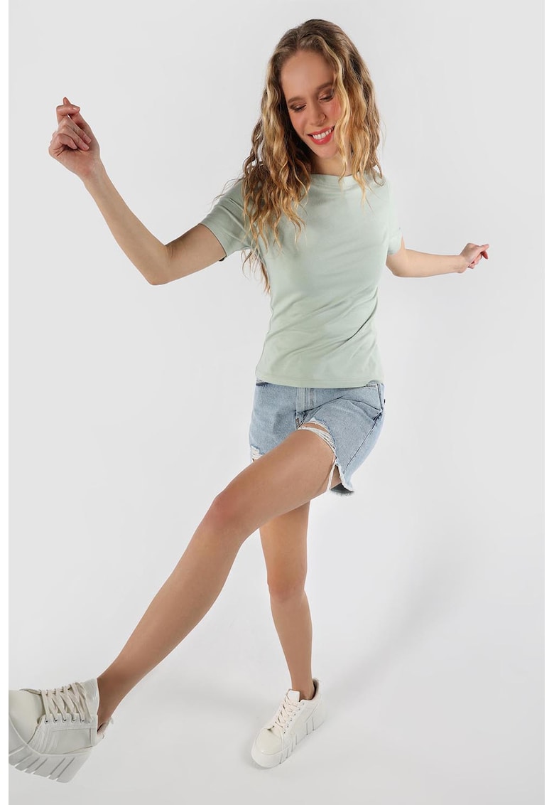 Tricou slim fit cu decolteu barcuta - Verde pal