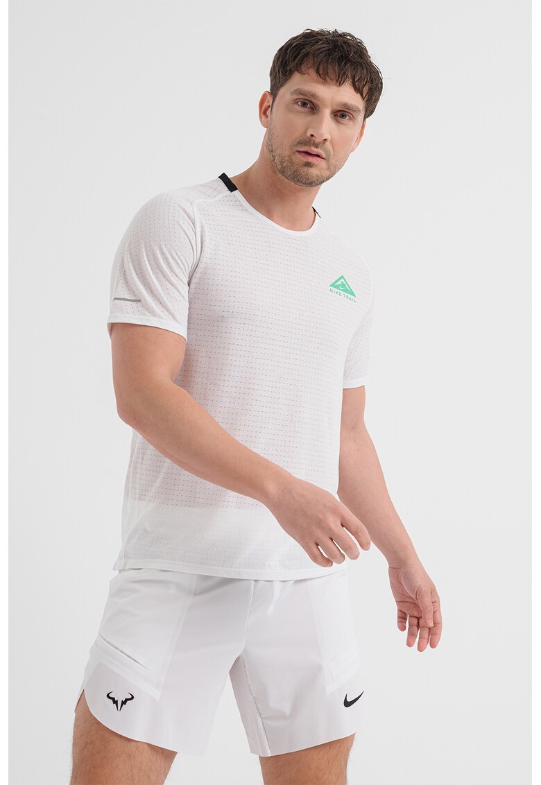 Tricou cu tehnologie dri-fit pentru alergare