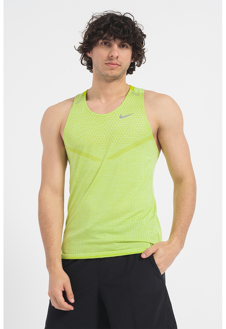 Top cu spate decupat si tehnologie Dri-Fit - pentru fitness