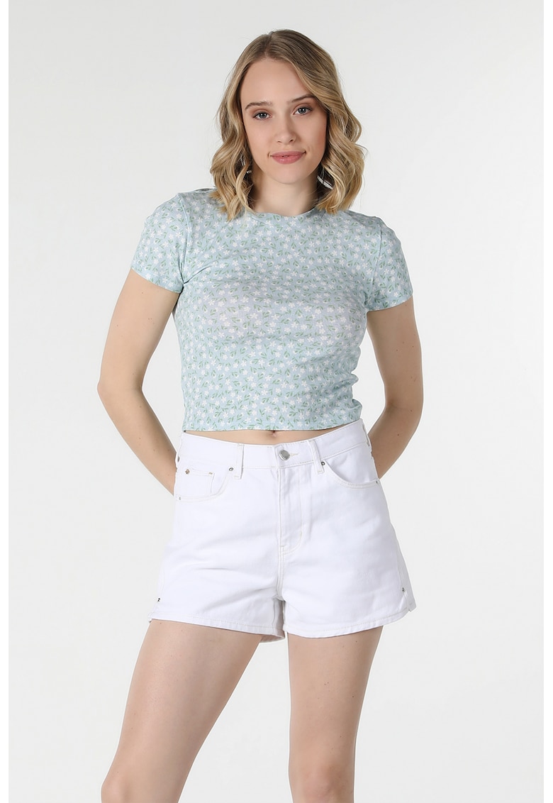 Tricou cu decolteu la baza gatului si model floral