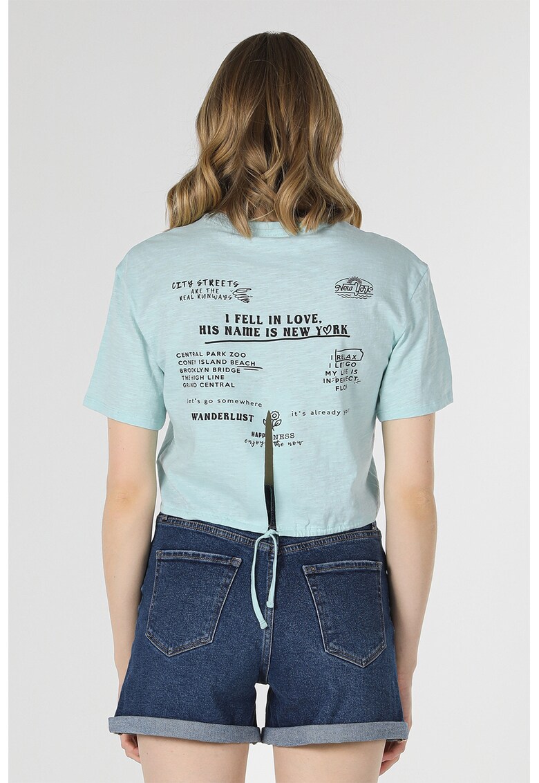 Tricou crop cu imprimeu text