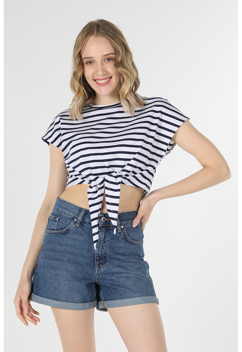 Tricou crop cu model in dungi