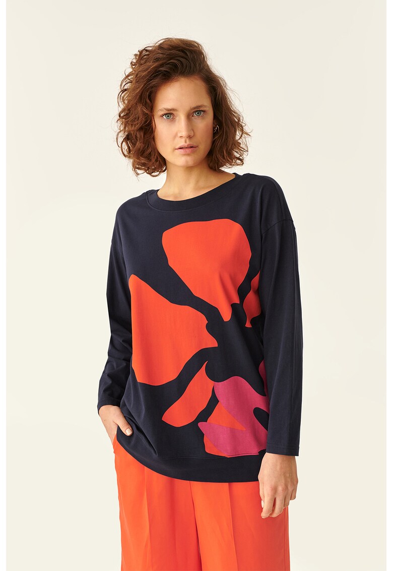 Bluza cu imprimeu floral si decolteu rotund