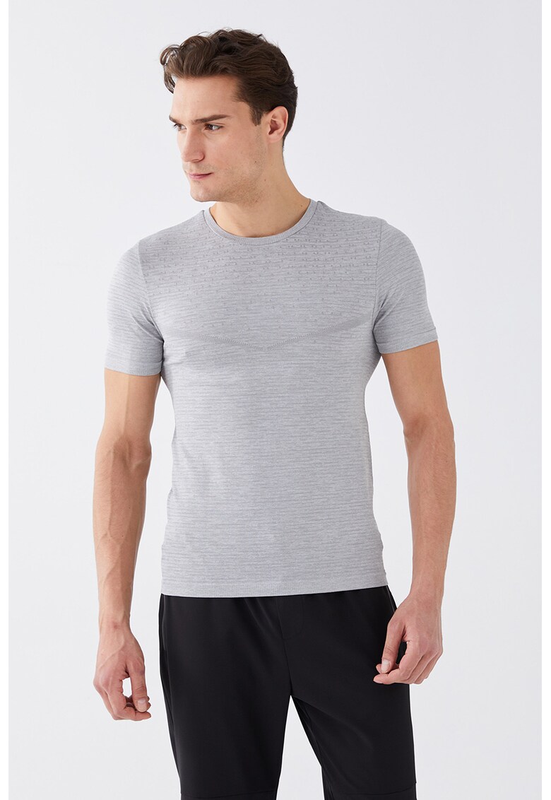 Tricou slim fit cu decolteu la baza gatului