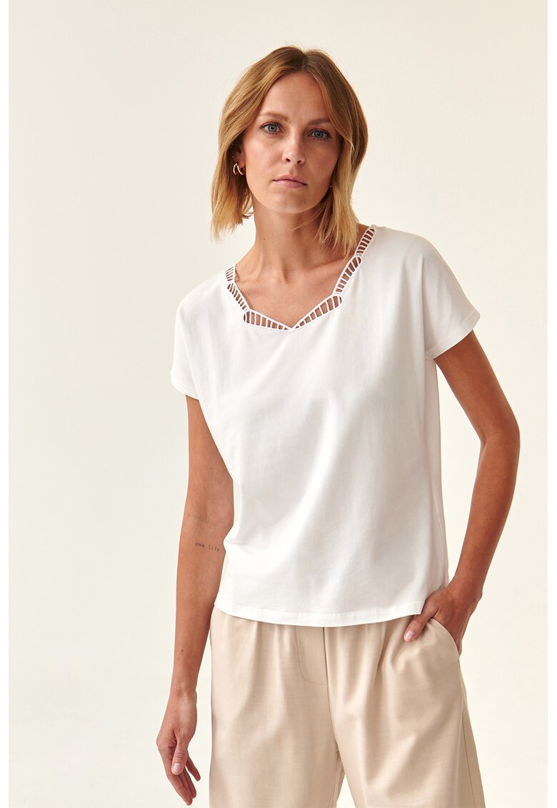 Tricou cu perforatii