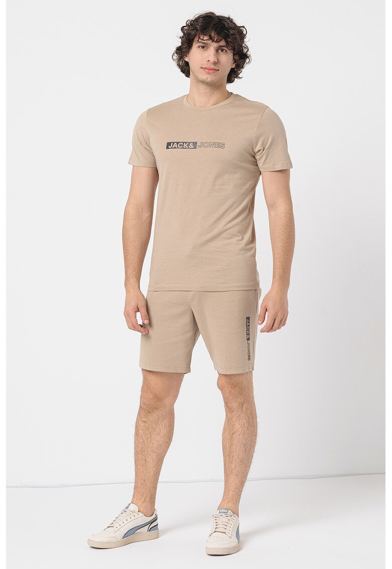Set de tricou cu decolteu la baza gatului si pantaloni scurti cu buzunare laterale Neo