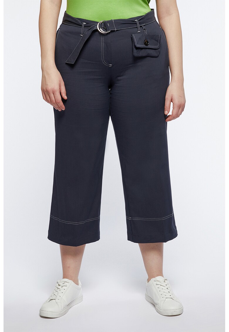Pantaloni trei-sferturi cu buzunar aplicat