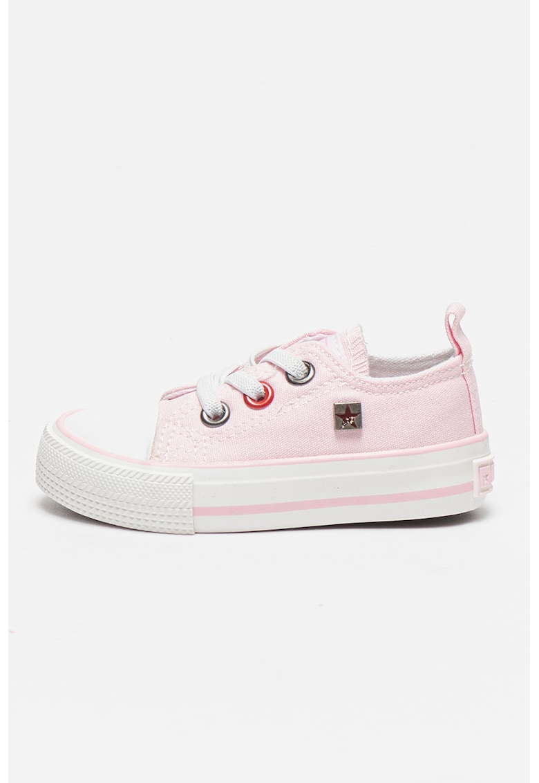 Tenisi cu varf intarit