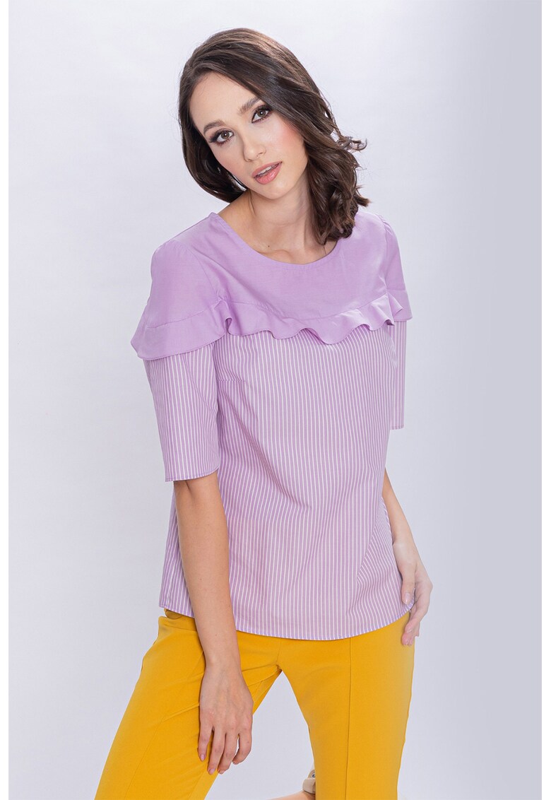 Bluza cu dungi si detaliu cu volane