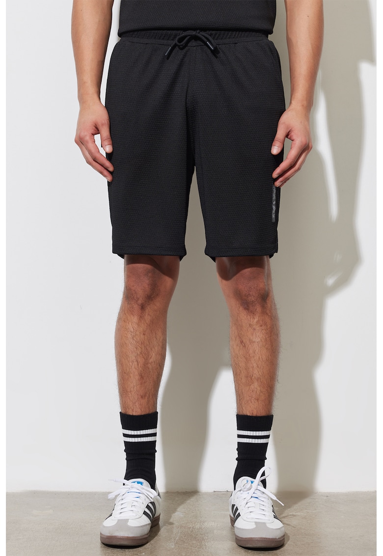 Pantaloni scurti cu aspect texturat