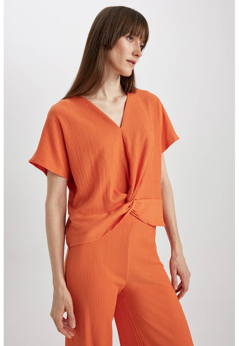Bluza cu decolteu in V si detaliu rasucit