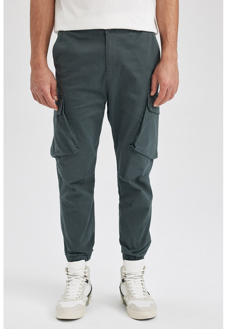 Pantaloni crop conici