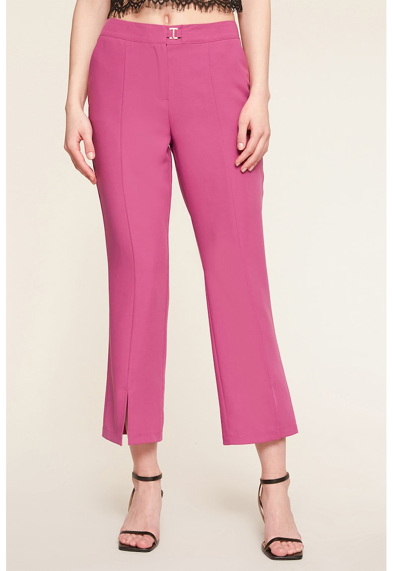 Pantaloni capri cu slit frontal