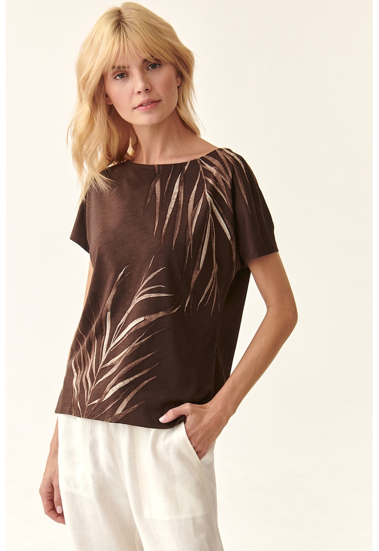 Tricou lejer cu decolteu barcuta