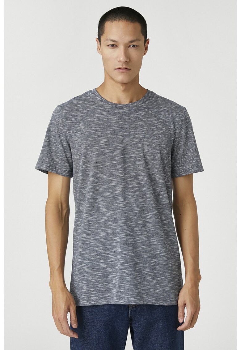 Tricou slim fit cu decolteu la baza gatului