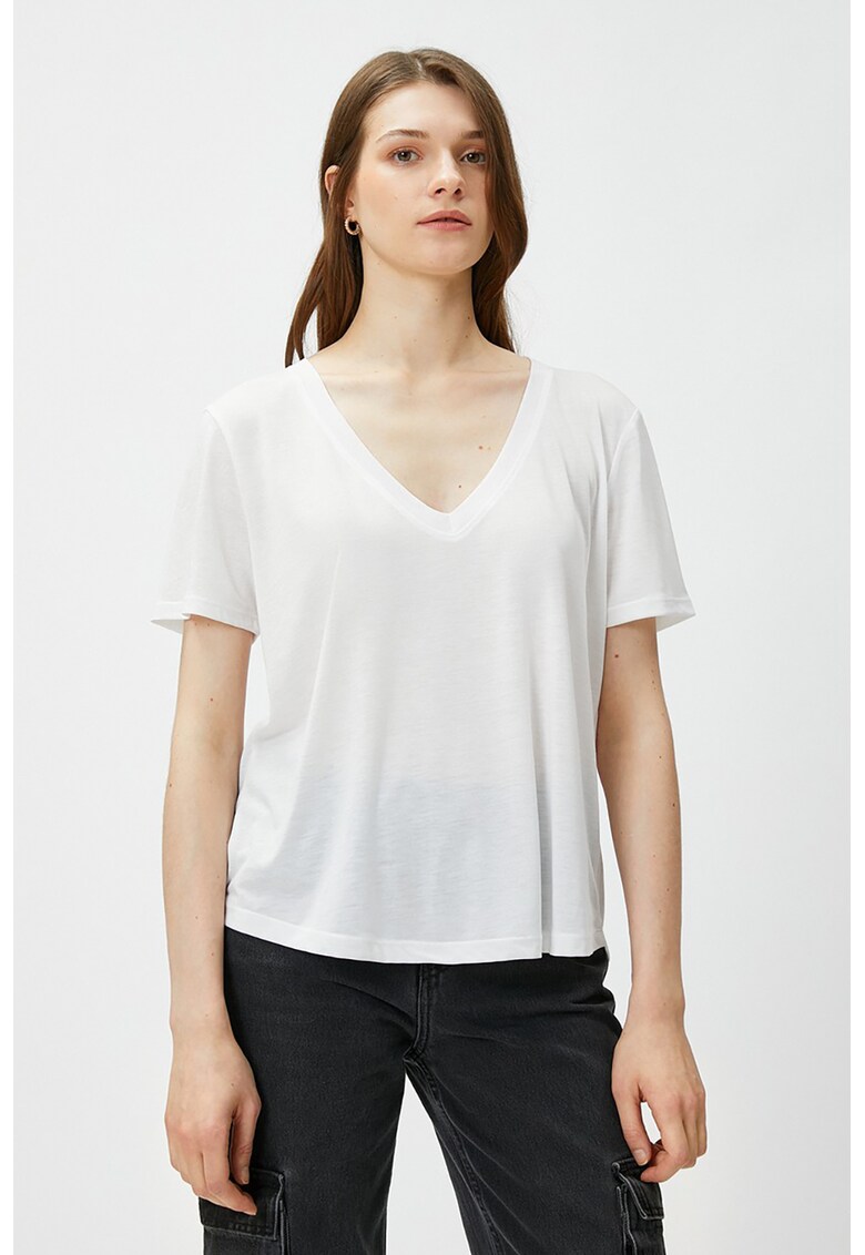 Tricou cu decolteu in V