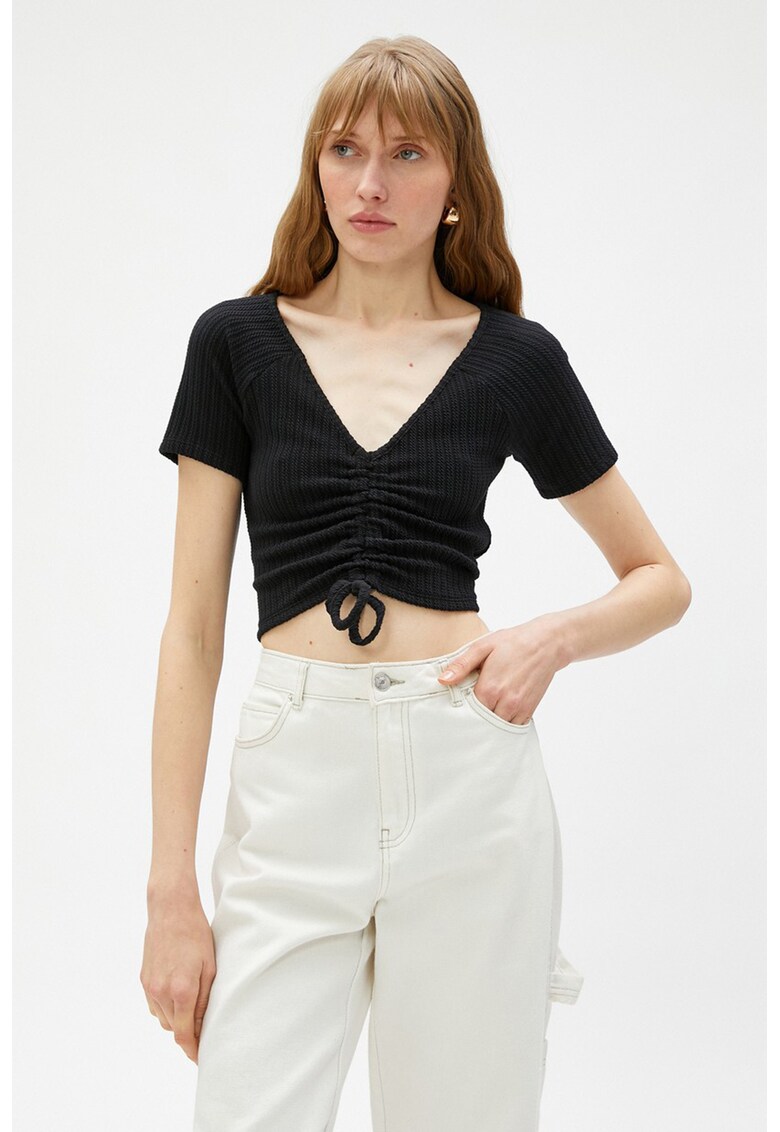 Tricou crop cu volane frontale