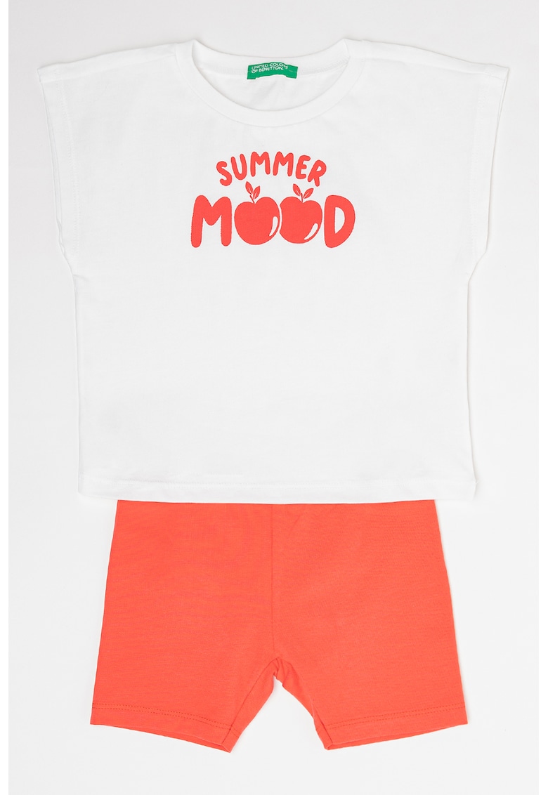 Set de tricou cu decolteu la baza gatului si colanti scurti