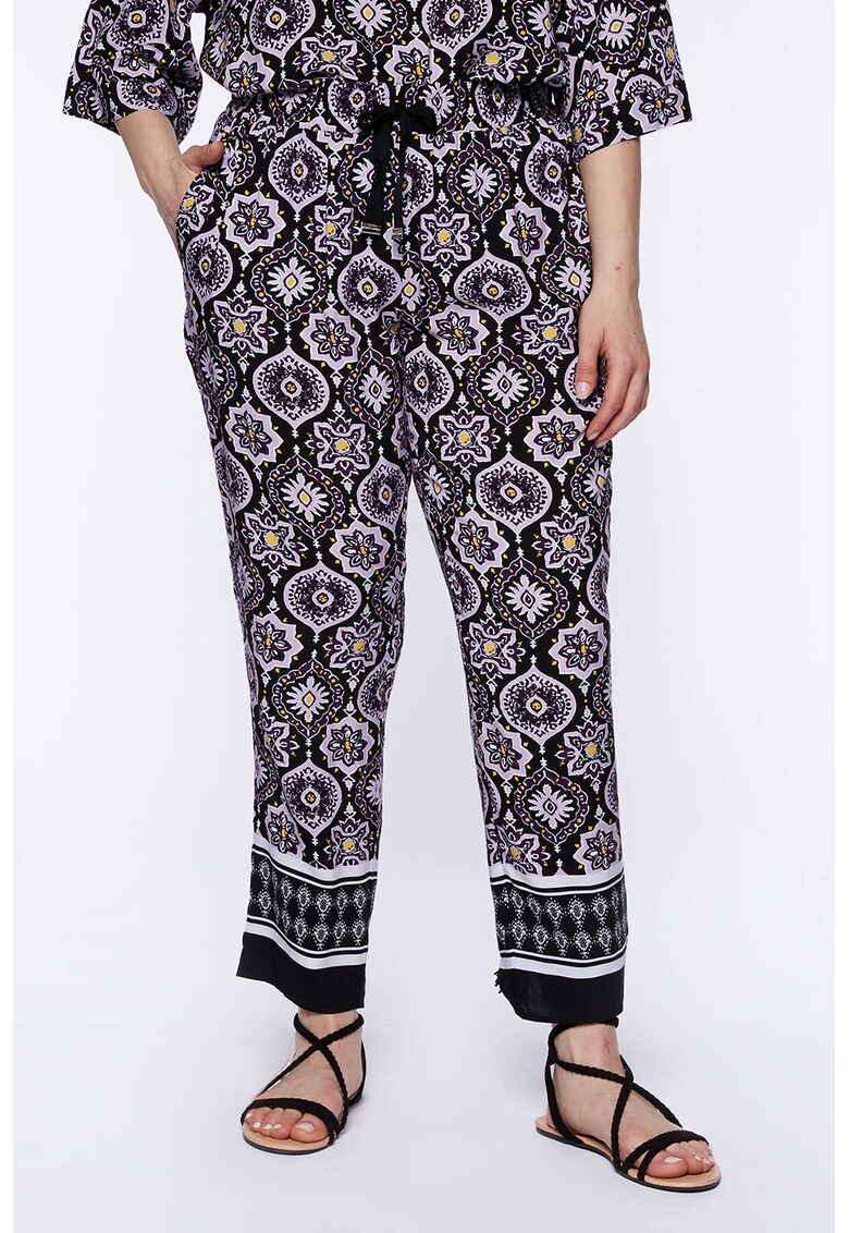 Pantaloni crop conici