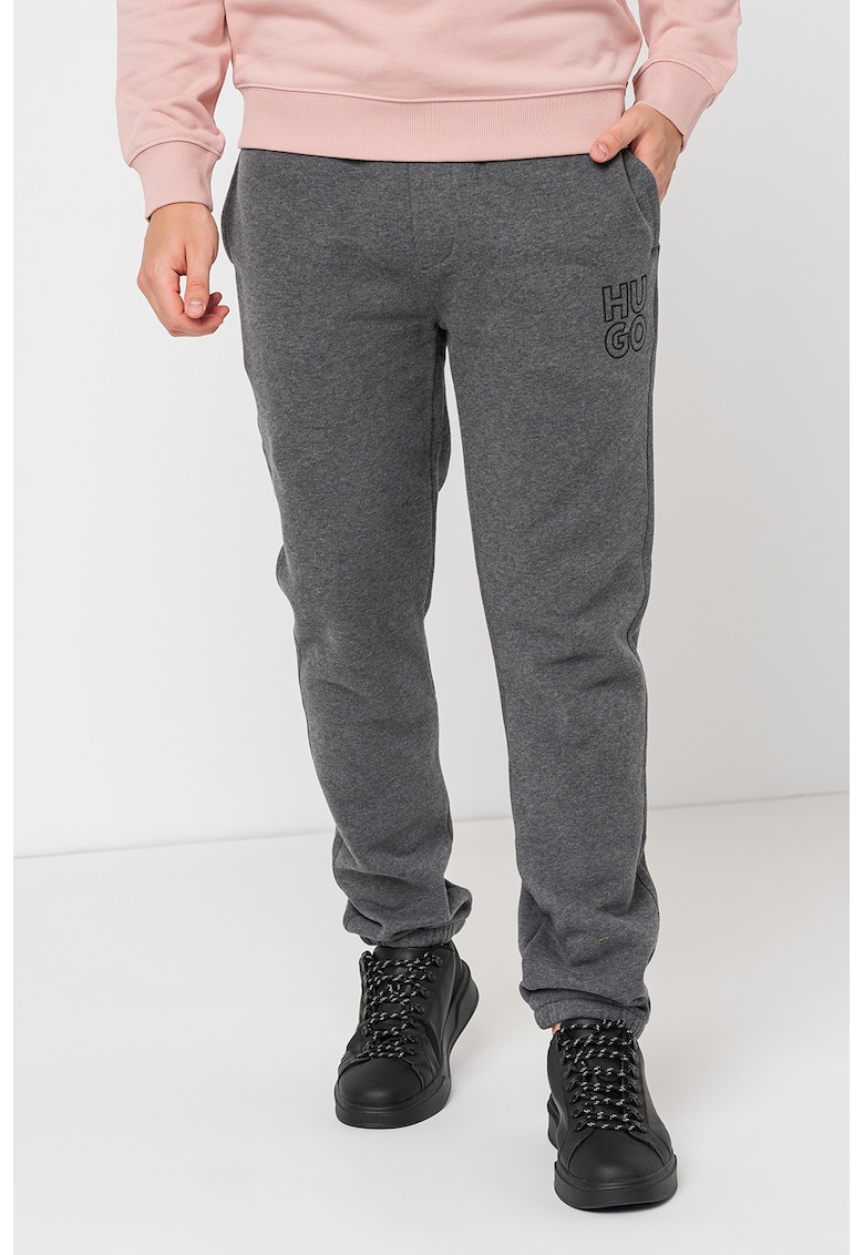 Pantaloni sport cu logo brodat Demu