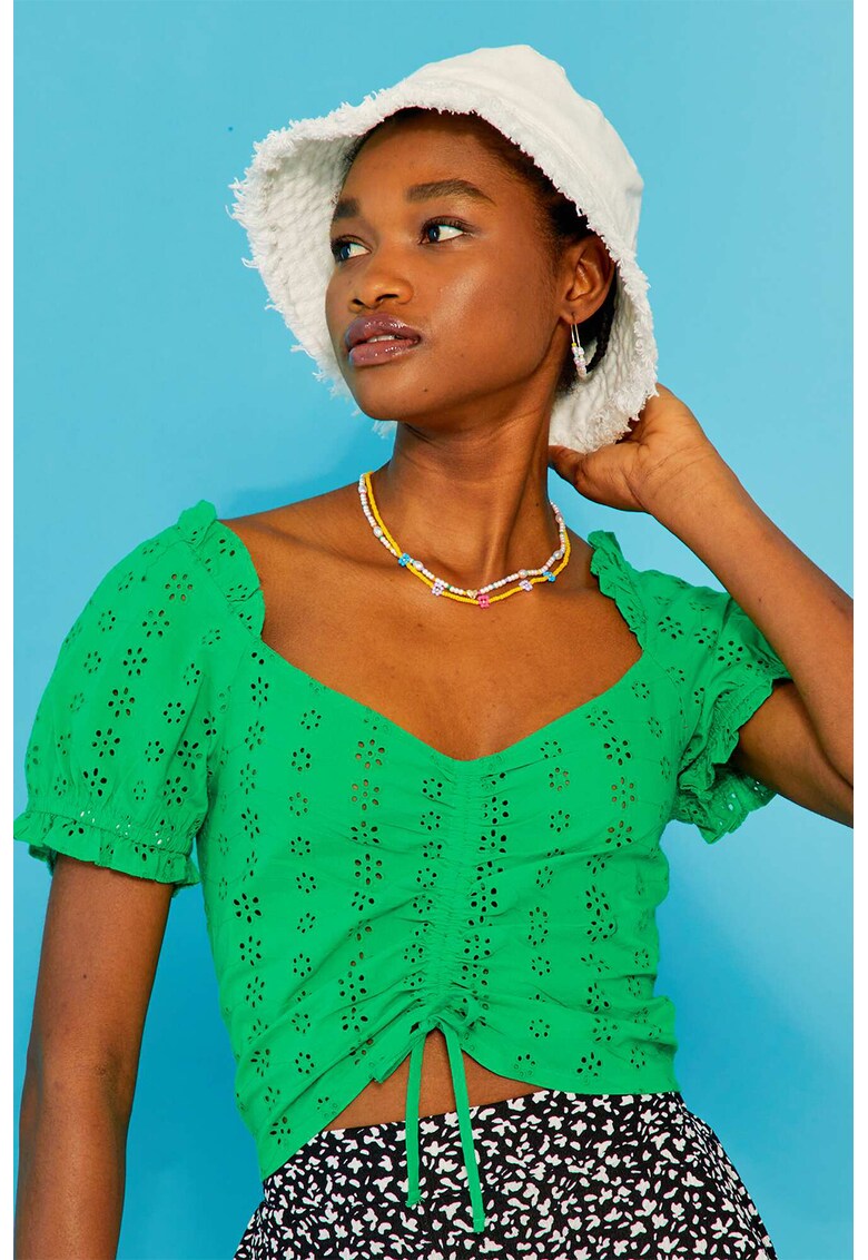 Bluza crop cu model cu perforatii