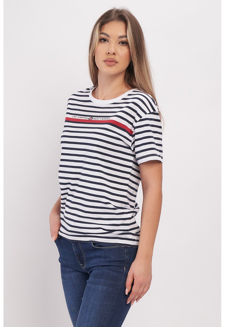 Tricou cu decolteu la baza gatului si model in dungi