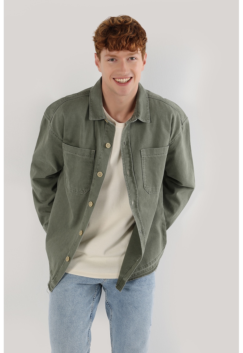 Jacheta-camasa de denim cu buzunare aplicate